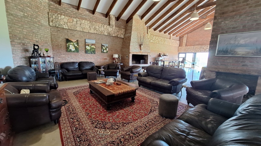 5 Bedroom Property for Sale in Stilbaai Oos Western Cape